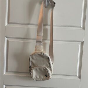 Lululemon Everywhere Sling Bag